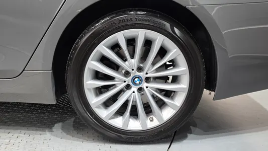 BMW 5 Series (G30) 530e 2021 21