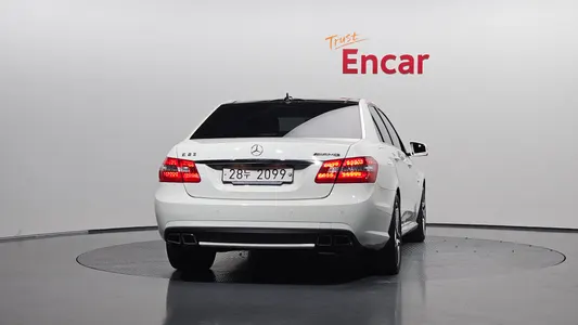 Mercedes-Benz E-Class W212 E63 AMG 2011 4