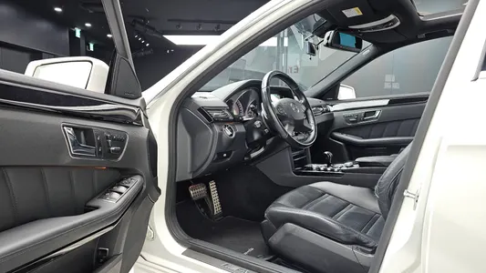 Mercedes-Benz E-Class W212 E63 AMG 2011 10