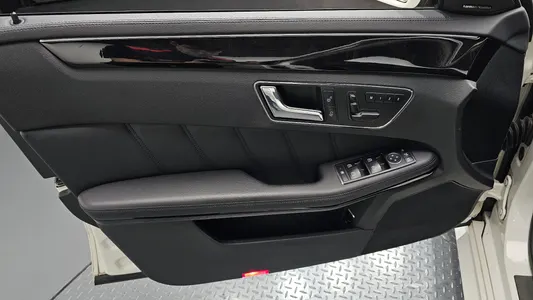 Mercedes-Benz E-Class W212 E63 AMG 2011 24