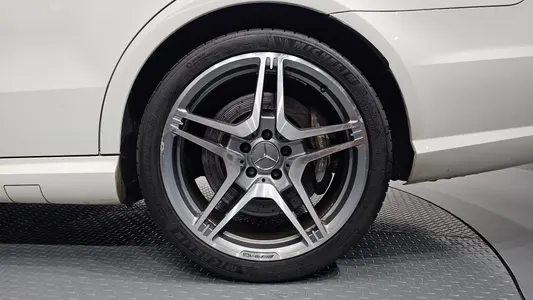 Mercedes-Benz E-Class W212 E63 AMG 2011 21