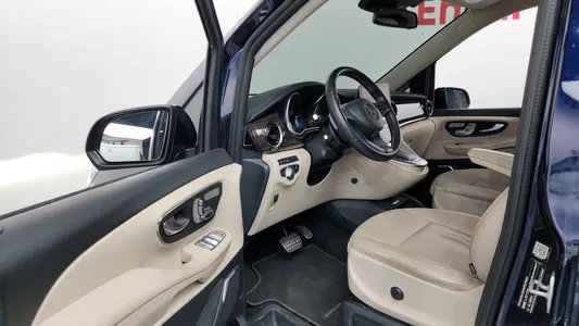Mercedes-Benz V-Class V300 CDI 2022 10