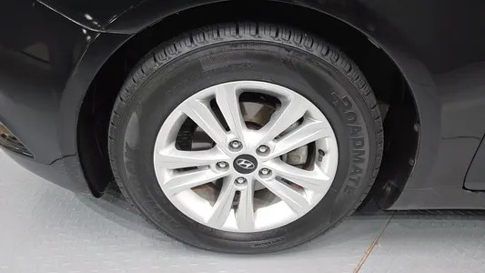 Hyundai YF Y20 2010 5