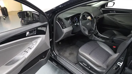 Hyundai YF Y20 2010 12