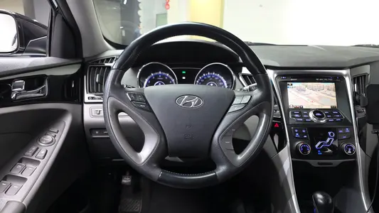 Hyundai YF Y20 2010 14