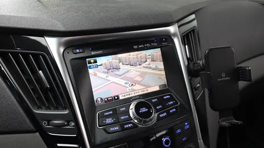 Hyundai YF Y20 2010 15