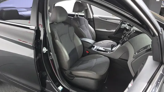 Hyundai YF Y20 2010 10