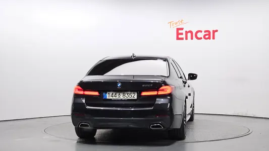 BMW 5 Series (G30) 520i M 2021 4