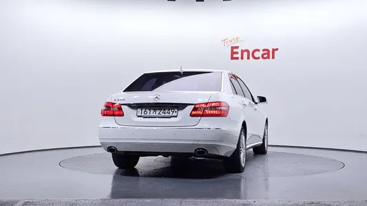 Mercedes-Benz E-Class W212 E300 2011 4