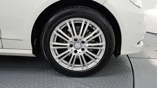 Mercedes-Benz E-Class W212 E300 2011 5