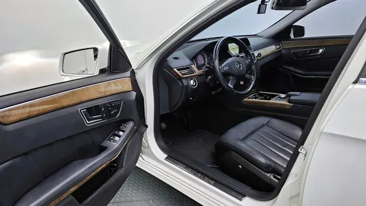 Mercedes-Benz E-Class W212 E300 2011 11