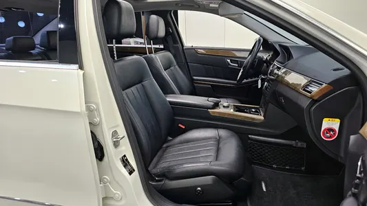 Mercedes-Benz E-Class W212 E300 2011 10