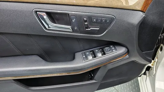 Mercedes-Benz E-Class W212 E300 2011 16