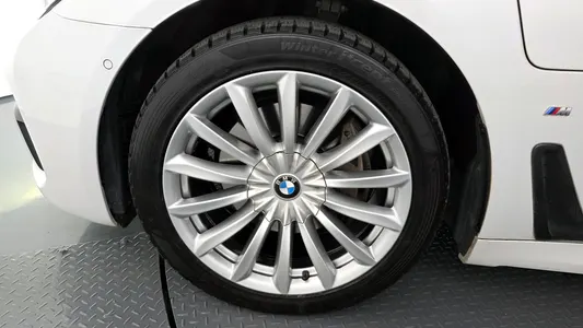 BMW 7 Series (G11) 740e i M 2017 5
