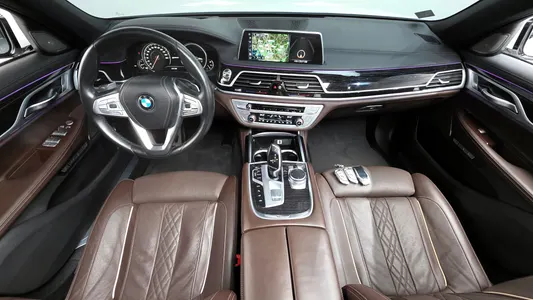 BMW 7 Series (G11) 740e i M 2017 7