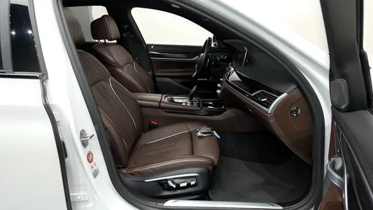 BMW 7 Series (G11) 740e i M 2017 11