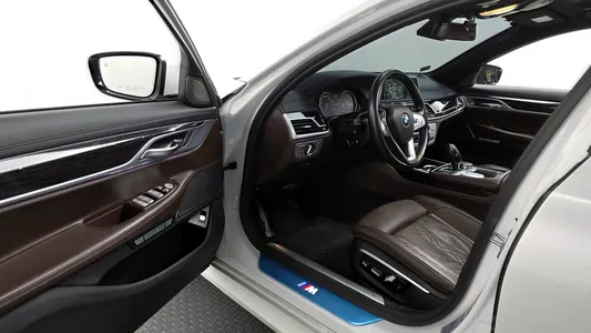BMW 7 Series (G11) 740e i M 2017 10