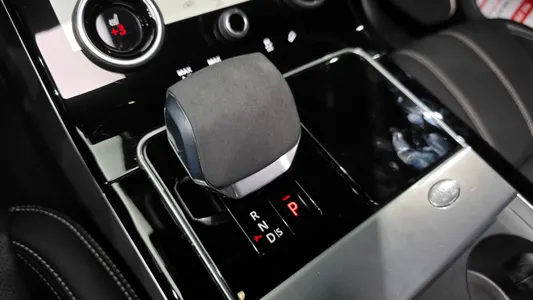 Land Rover 레인지로버 벨라 3.0 P400 R- SE 2021 9