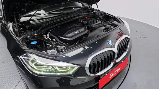 BMW 1 Series (F40) 118d 2021 6