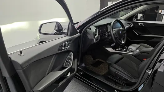 BMW 1 Series (F40) 118d 2021 11