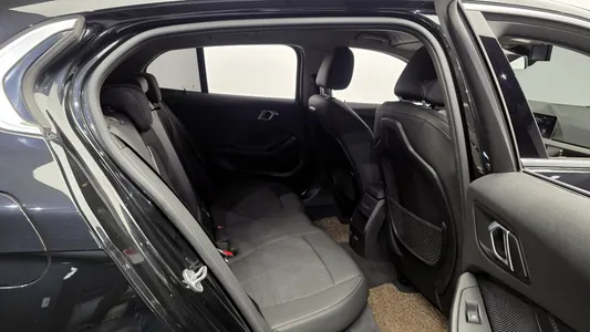 BMW 1 Series (F40) 118d 2021 12