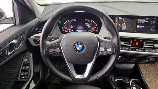 BMW 1 Series (F40) 118d 2021 13