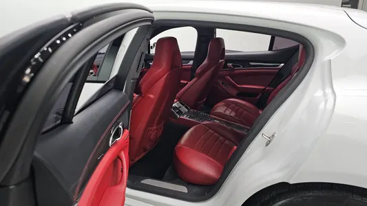 Porsche 파나메라 4.8 GTS 2015 12