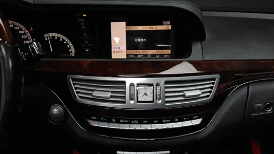 Mercedes-Benz S-Class W221 S550L 2007 14