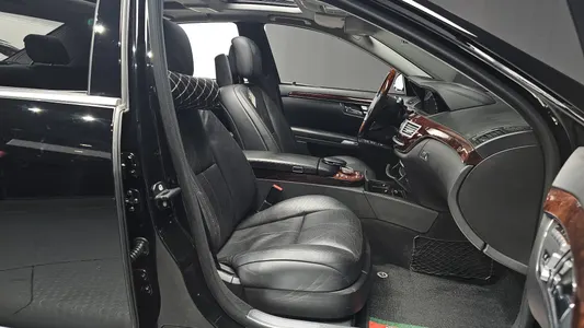 Mercedes-Benz S-Class W221 S550L 2007 10