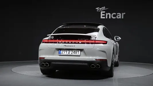 Porsche (976) 2.9 AWD 2025 4