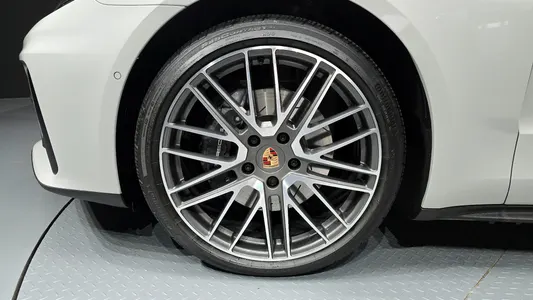 Porsche (976) 2.9 AWD 2025 5