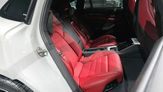 Porsche (976) 2.9 AWD 2025 12