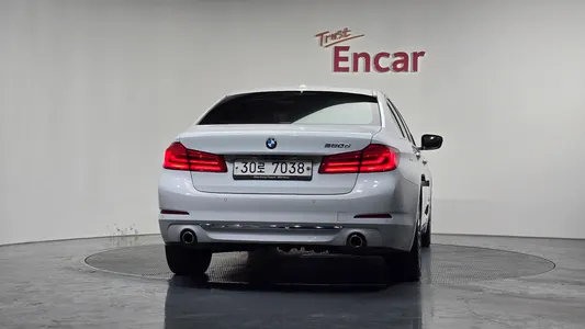 BMW 5 Series (G30) 520d 2018 4