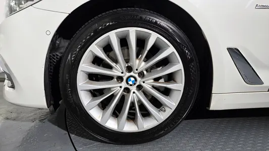 BMW 5 Series (G30) 520d 2018 5