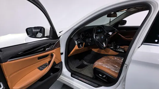 BMW 5 Series (G30) 520d 2018 10