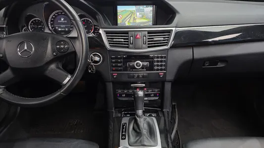 Mercedes-Benz E-Class W212 E200 CGI 2011 15