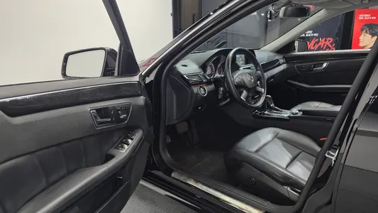 Mercedes-Benz E-Class W212 E200 CGI 2011 10