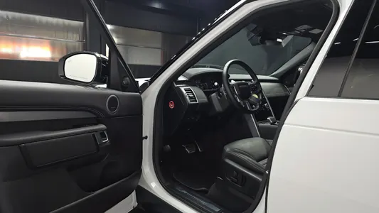 Land Rover 5 P360 R- SE 2023 10