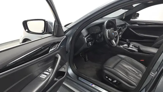 BMW 5 Series (G30) 530i M 2019 10