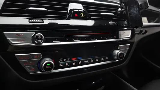 BMW 5 Series (G30) 530i M 2019 17