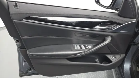 BMW 5 Series (G30) 530i M 2019 24