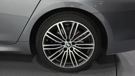 BMW 5 Series (G30) 530i M 2019 21