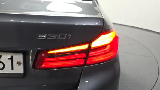 BMW 5 Series (G30) 530i M 2019 23