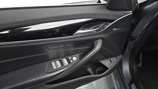 BMW 5 Series (G30) 530i M 2019 27
