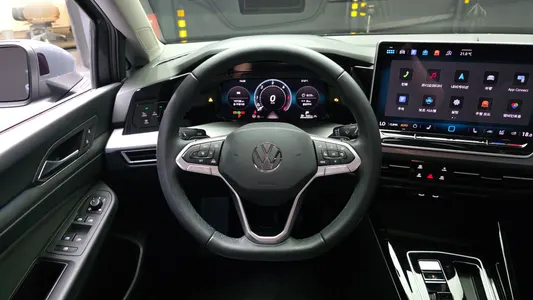 Volkswagen 8 2.0 TDI 2025 13
