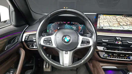 BMW 5 Series (G30) 523d M 2021 12