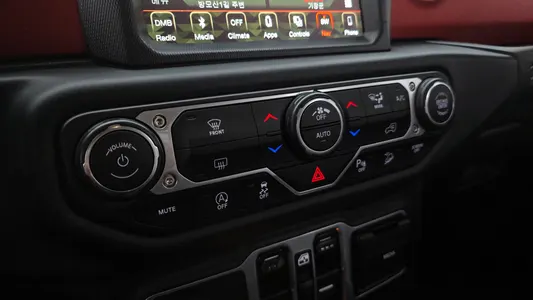 Jeep (JL) 2.0 4 2018 17