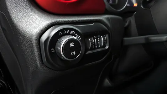 Jeep (JL) 2.0 4 2018 27