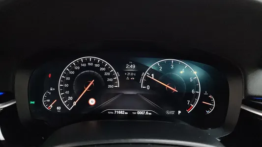 BMW 5 Series (G30) 530i M 2019 8