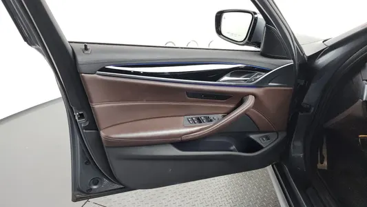 BMW 5 Series (G30) 530i M 2019 24